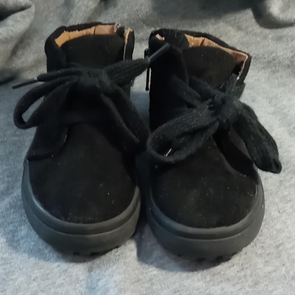 Cat and Jack toddler size 6 boots